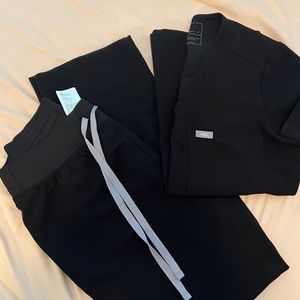 Black FIGS scrub set petite small